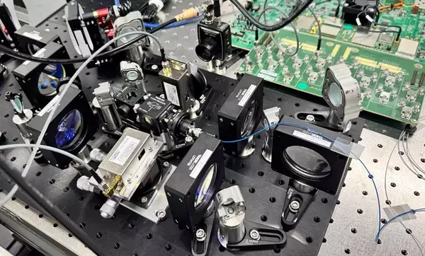 三菱電機とNanofiber Quantum Technologiesが量子コンピューター接続技術の確立に向けた共同実証実験を開始