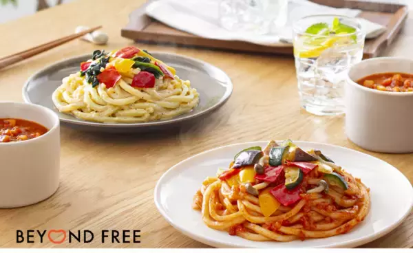 【新発売】テーブルマーク独自開発の米粉麺シリーズから2種のトレー麺が新登場「米粉麺 たっぷり野菜のカルボナーラ風」「米粉麺 たっぷり野菜のトマトパスタ風」