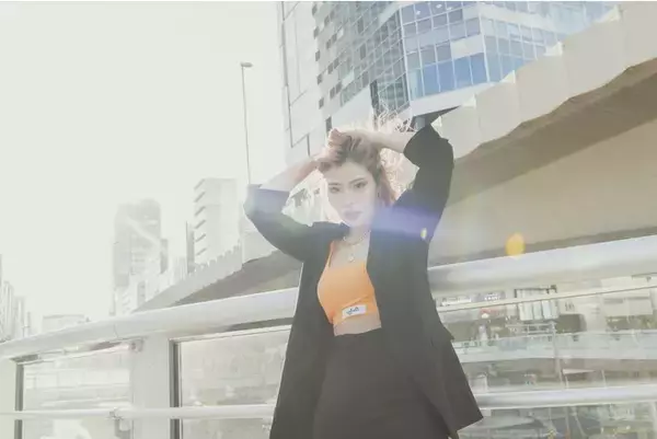 フィメール・ラッパーCharlu、野次や余計なお世話に対し、「黙れ!!」と一蹴する『黙LELE』リリース。今週末にはレーベル主催イヴェント開催。(本人コメントあり)