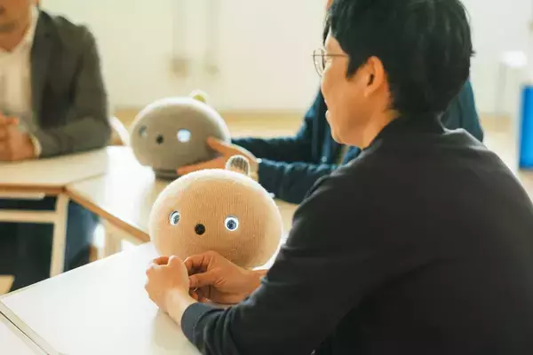 「いまの時代に必要な「便利じゃない」ロボットNICOBO。「正確に動くこと」を捨てる難しさ」の画像