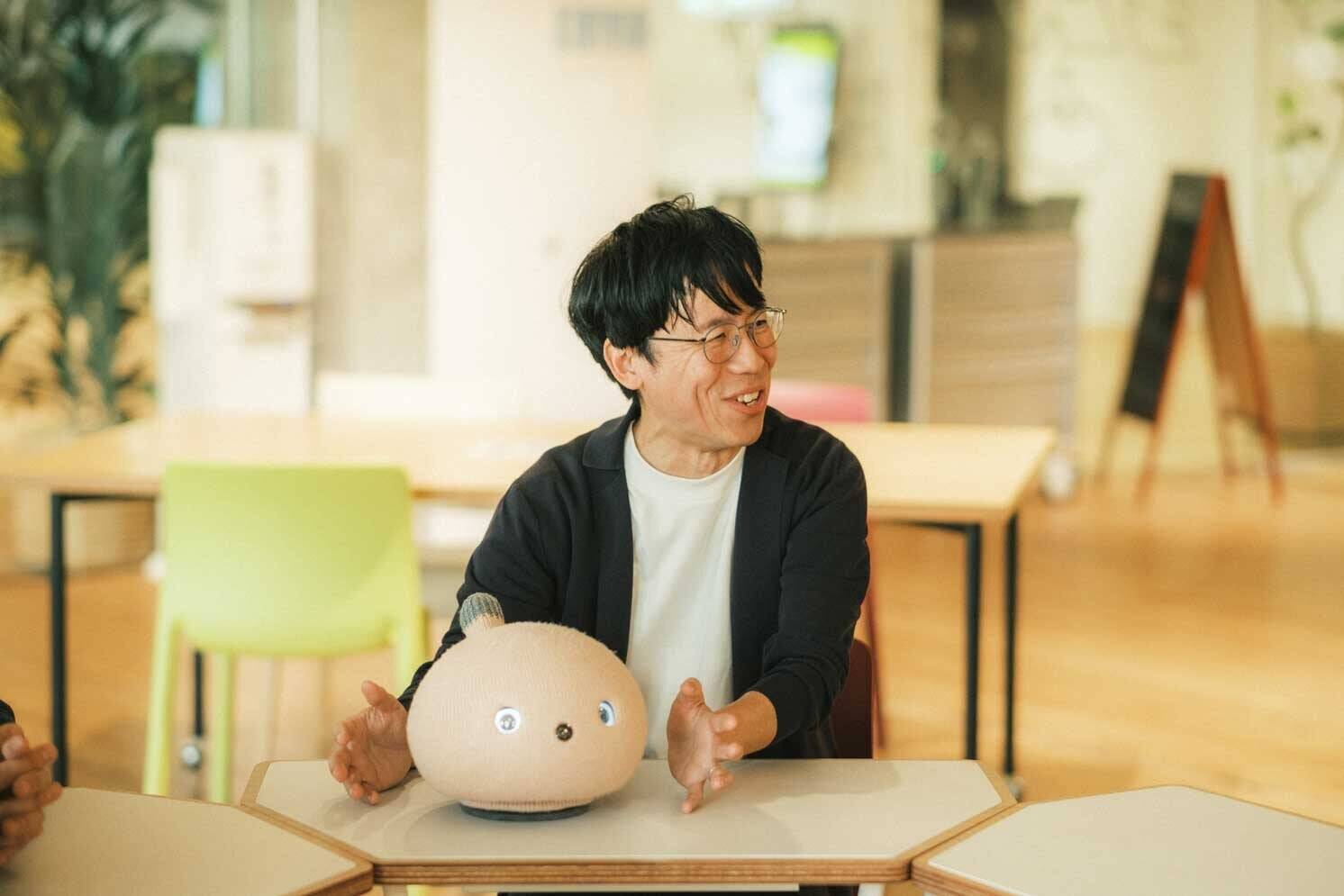 いまの時代に必要な「便利じゃない」ロボットNICOBO。「正確に動くこと」を捨てる難しさ
