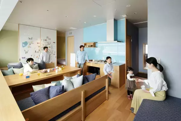 「「帰省ブルー」を温かな再会に変える、里帰りの引き算。OMOが提案する、実家に泊まらない「ホテル帰省」」の画像
