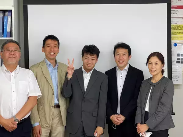 「父としての絶望が、社会を変えた。障がい者が主役の職場  ― 重度知的障害の息子が活躍する、胡蝶蘭の生産現場 ―」の画像
