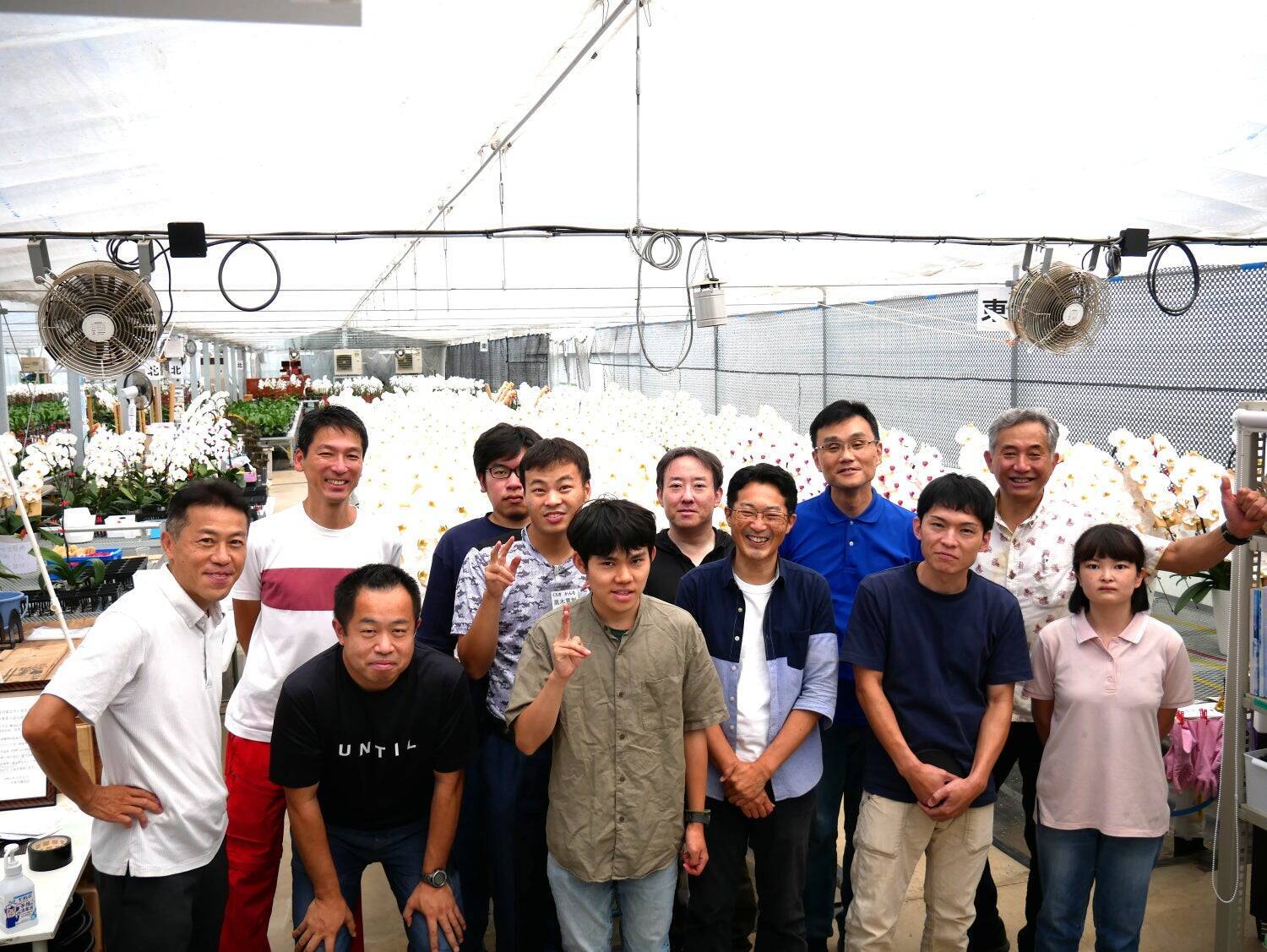 父としての絶望が、社会を変えた。障がい者が主役の職場  ― 重度知的障害の息子が活躍する、胡蝶蘭の生産現場 ―