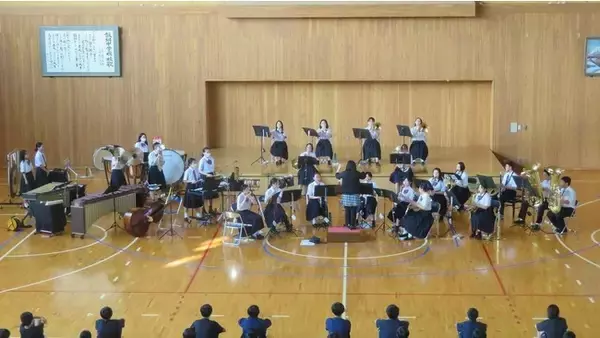発表の場が減少した近隣中学校の吹奏楽部に屋外演奏会の機会を提供【タングラムスキーサーカス】飯綱町立飯綱中学校による「高原の演奏会」を開催
