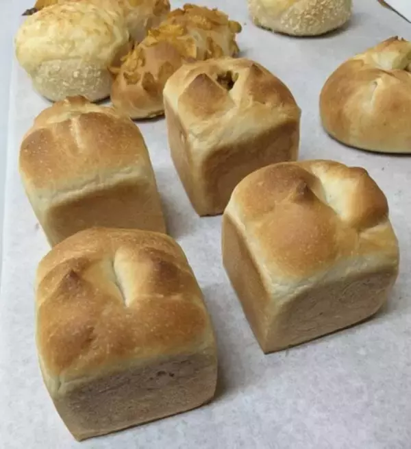 4月6日 都内初、カレーの聖地　神田に“焼きカレーパン”専門店オープン　　　　　　　神田カレーグランプリ2023において販売開始　わずか２７分で即完売の　　　　　　　　　　幻（まぼろし）のカレーパンー