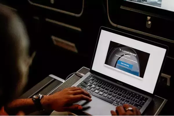 【キャセイパシフィック航空】パーソナルテレビと機内Wi-Fi接続サービスの導入率が100％に 2025年8月より提供開始