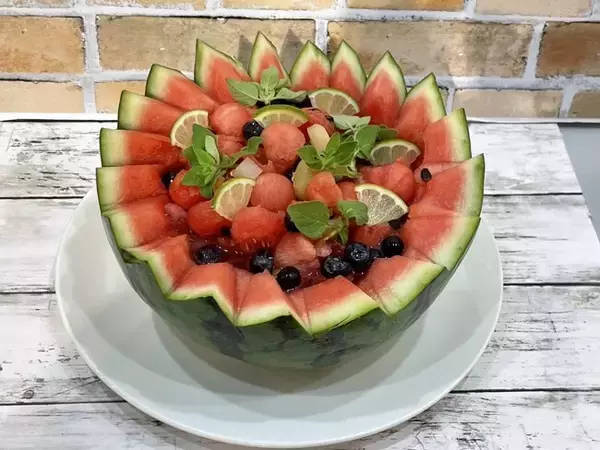 「鳥取すいか」のシーズン到来！とっとり・おかやま新橋館の “縁側” で鳥取すいかを食べて涼もう！6月20日（金）～ イートイン可能なクールシェアスポットが登場