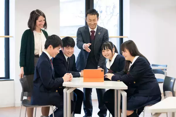 中学生が考える「自分たちのSDGｓ手帳」制作プロジェクト開始。Apple Distinguished School認定の聖徳学園中学２年生132名が伊藤手帳とオンライン工場見学で手帳の作り方を学ぶ