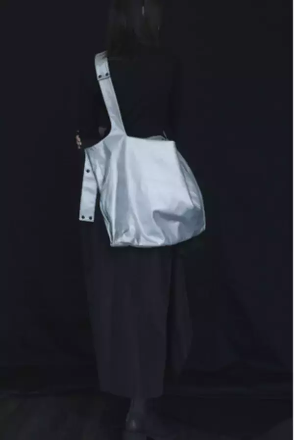 discord Yohji Yamamoto 、冬のカラーで構成される「INFINITE」や「COMPACT」、最新作のiPhoneケースを展開