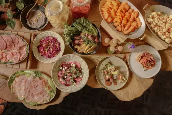 自然派ラグジュアリーリゾート「シックスセンシズ 京都」が、サンデーブランチブッフェを、7月6日（日）より開始