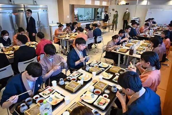 取締役全員で新入社員をおもてなし！「飲食店の使命」を伝承