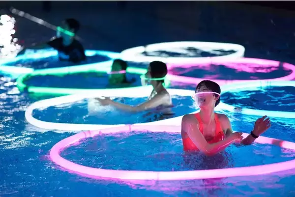 世界初!? プールが光るダンスフロアになる！新感覚プール音楽イベント「CLUB POOL」初開催！