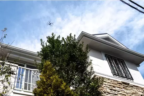 楽天と楽天損保、ドローンを用いた建物屋根部損害調査において5Gを活用したリアルタイム鑑定の実証実験に成功