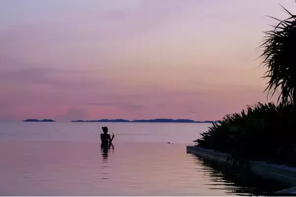 【星のや沖縄】避寒地 沖縄。豊かな海を優雅に満喫する、冬の贅沢旅を提案