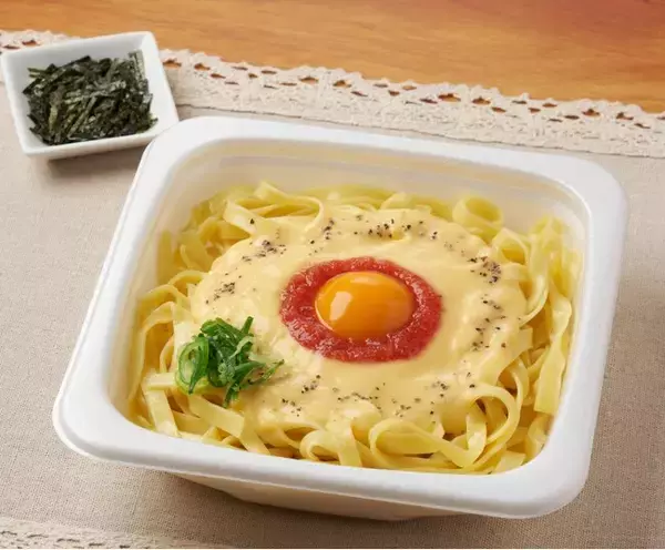 「生麺専門店のこだわりを、より日常に。生麺専門店「鎌倉パスタ」は、2026年2月10日（火）よりファミリーマートにて、第3弾となる当社監修の新商品を発売いたします。」の画像