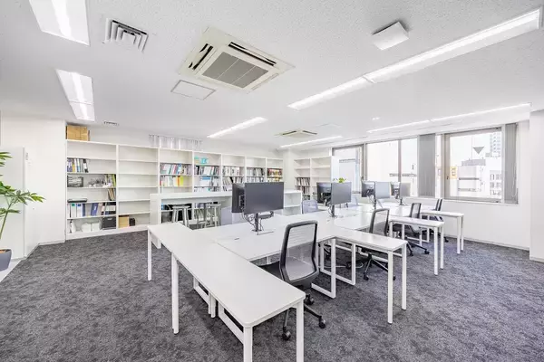 「出社する意味はオフィスでつくれるのか？ WOOCが新オフィスで実践する4つの行動指針」の画像