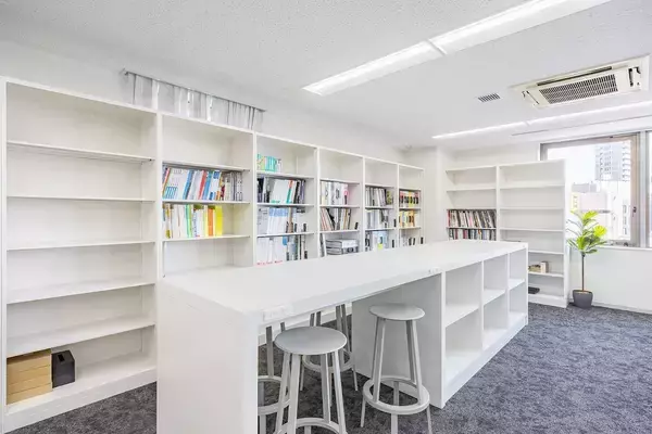 「出社する意味はオフィスでつくれるのか？ WOOCが新オフィスで実践する4つの行動指針」の画像