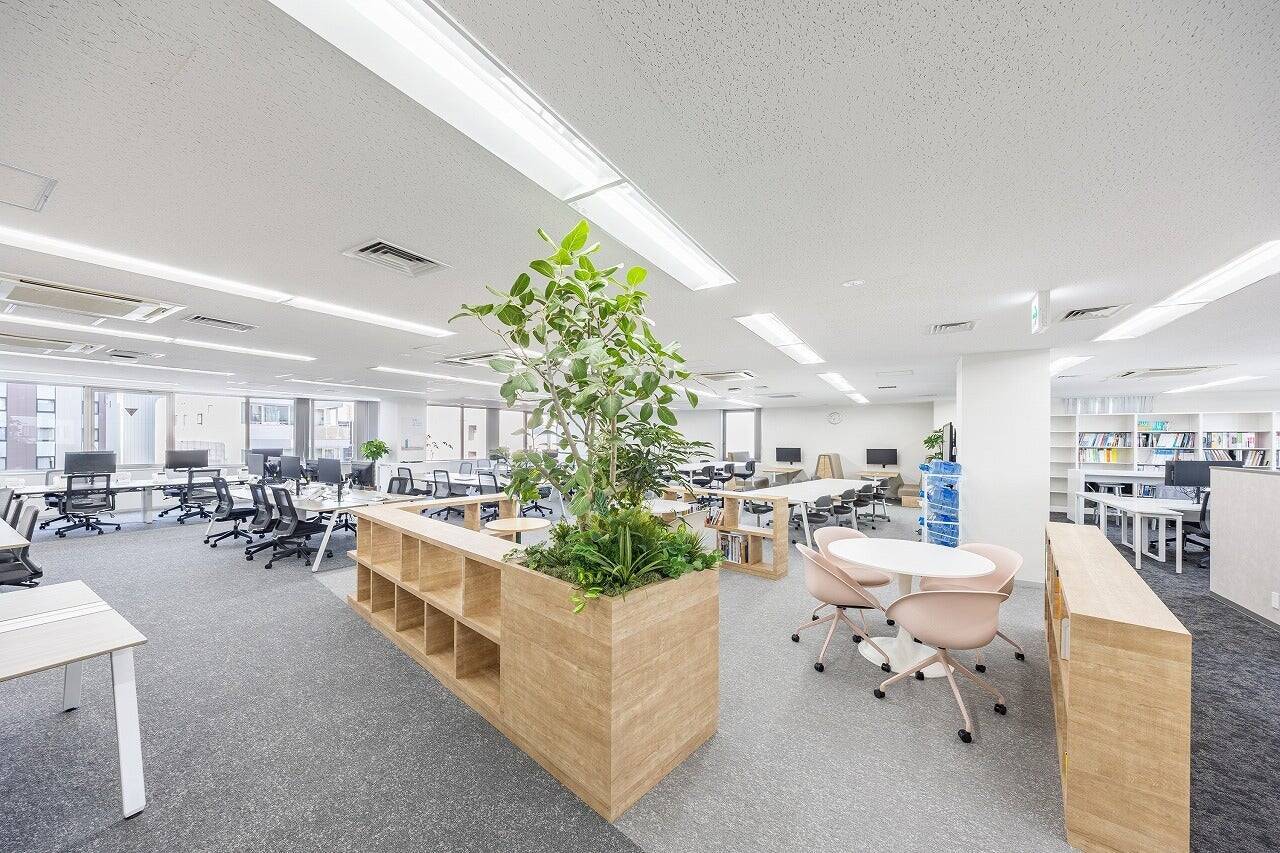 出社する意味はオフィスでつくれるのか？ WOOCが新オフィスで実践する4つの行動指針