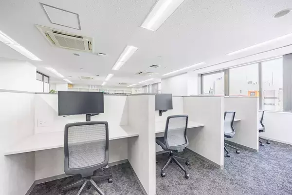 「出社する意味はオフィスでつくれるのか？ WOOCが新オフィスで実践する4つの行動指針」の画像