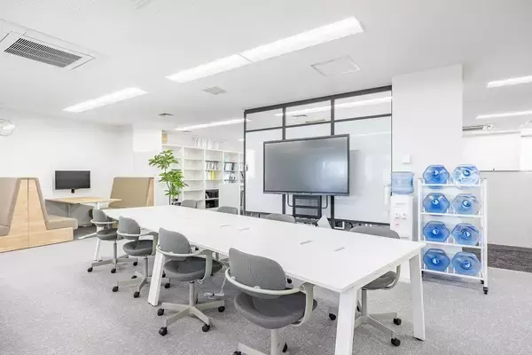 「出社する意味はオフィスでつくれるのか？ WOOCが新オフィスで実践する4つの行動指針」の画像