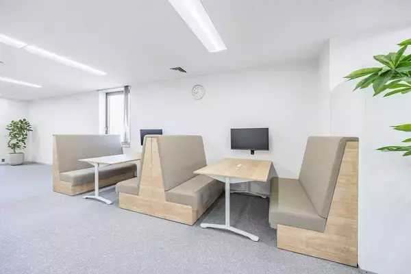 「出社する意味はオフィスでつくれるのか？ WOOCが新オフィスで実践する4つの行動指針」の画像