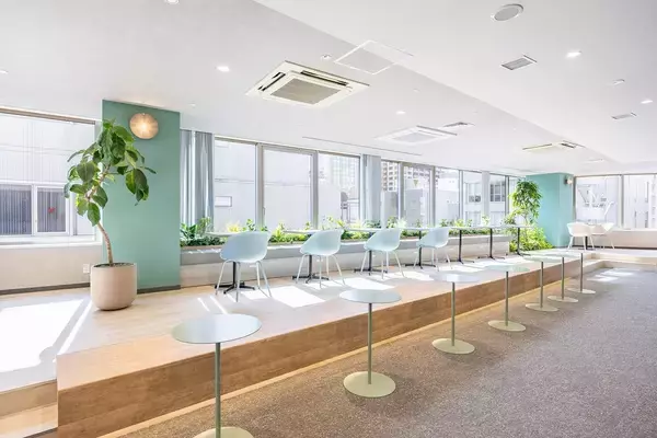 「出社する意味はオフィスでつくれるのか？ WOOCが新オフィスで実践する4つの行動指針」の画像