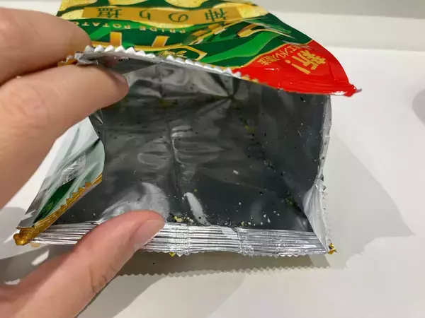 「唯一の死角「連食性」を克服！10年目の「湖池屋プライドポテト」が常識破りの大刷新。大人を唸らせる新定番「情熱コンソメ」を加え、プレミアムと日常の“両取り”へ挑む、超絶難易度の開発ストーリー。」の画像