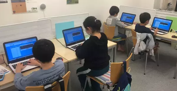 「子ども向けプログラミング教室がコロナ禍をきっかけに開発した無料タイピング練習サイト・「ナレッジタイピング」のストーリー」の画像
