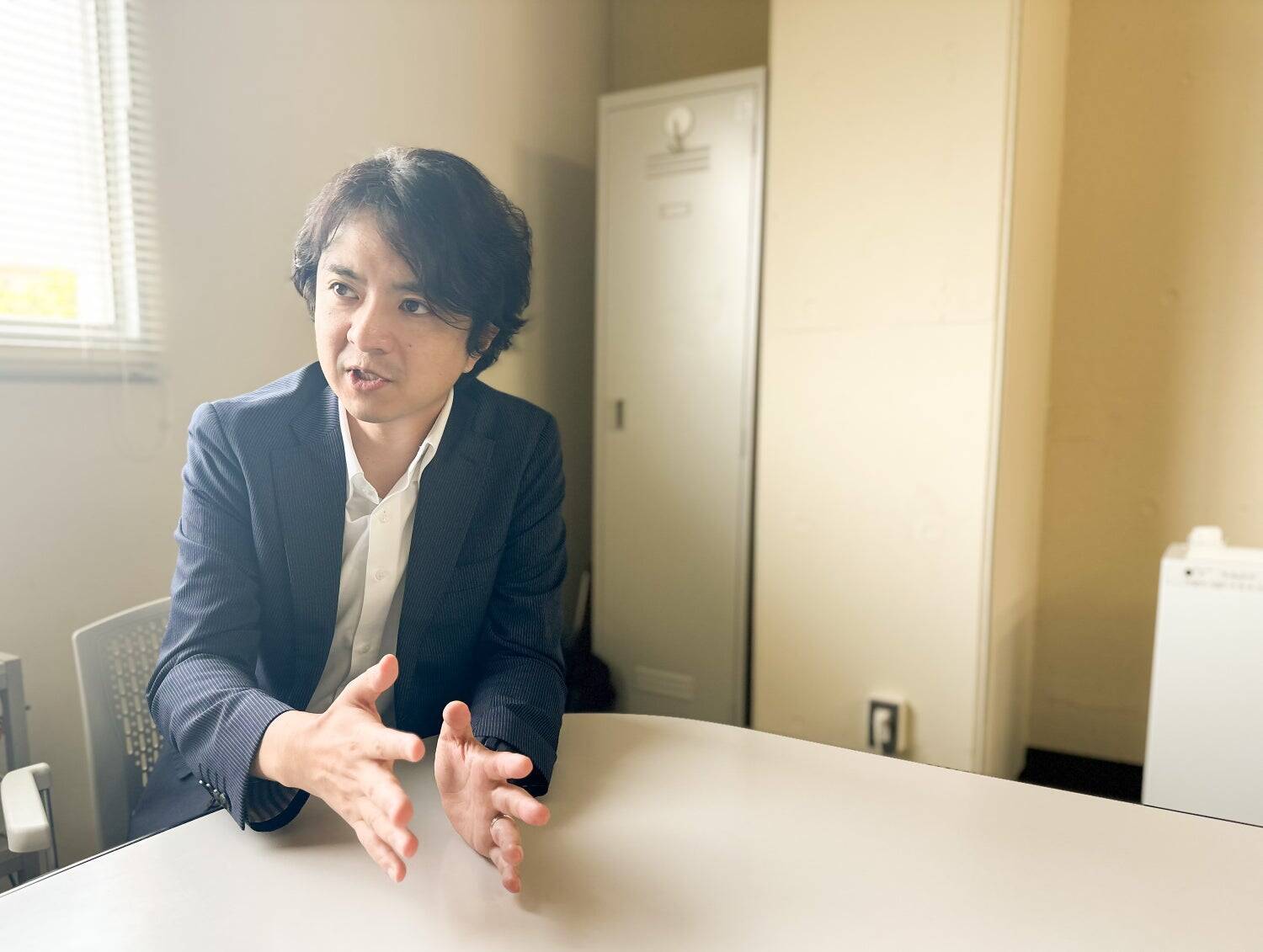 創業74年を迎えた日本電子の生産部門が「HiPro Direct」を通じてプロ人材の活用をスタート。社内から一歩引いた客観的な視点と高度な専門性が課題解決の鍵に。