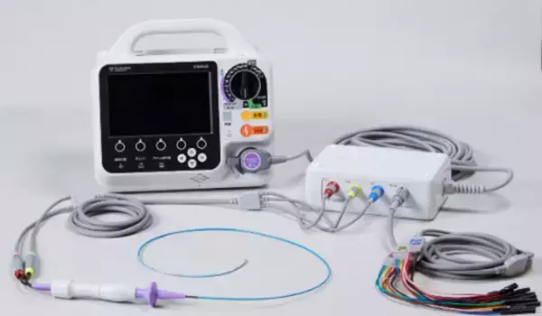 「1台2役で実現！体表と心臓内の両方の電気ショックが可能な利便性の高いシステムの販売を開始」の画像