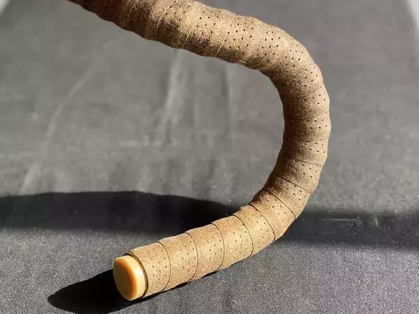 環境に配慮した新しいレザーバーテープ BROOKS REGENERATED LEATHER BAR TAPE 登場!!