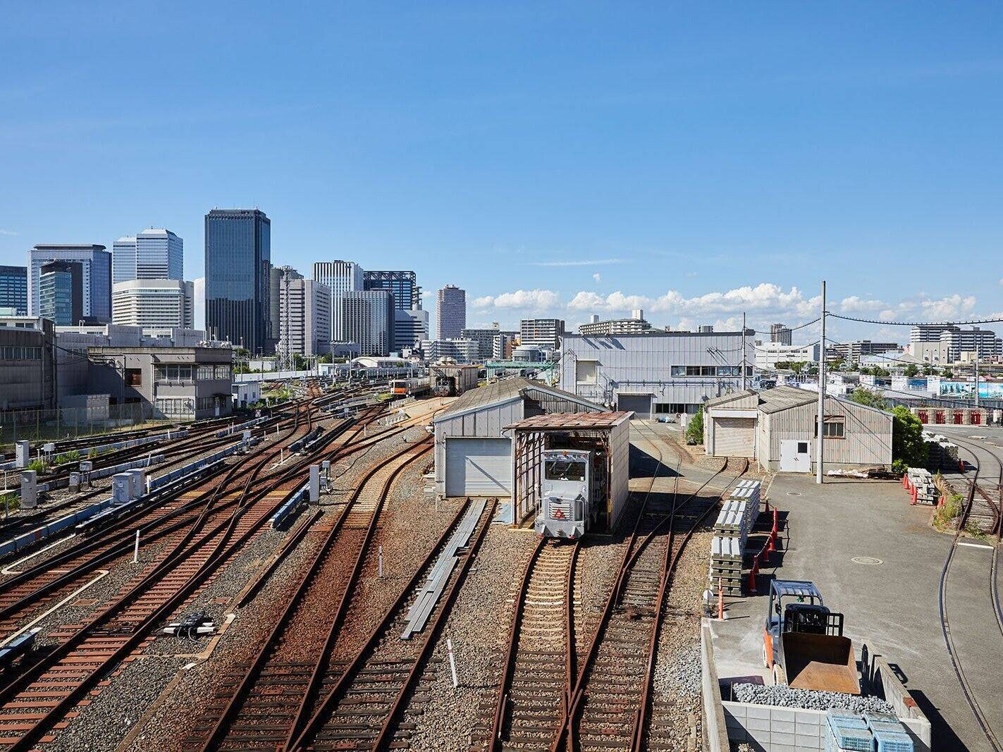 未来の鉄道インフラを支える挑戦～Osaka Metroに純水素型燃料電池と太陽光発電システムを納入
