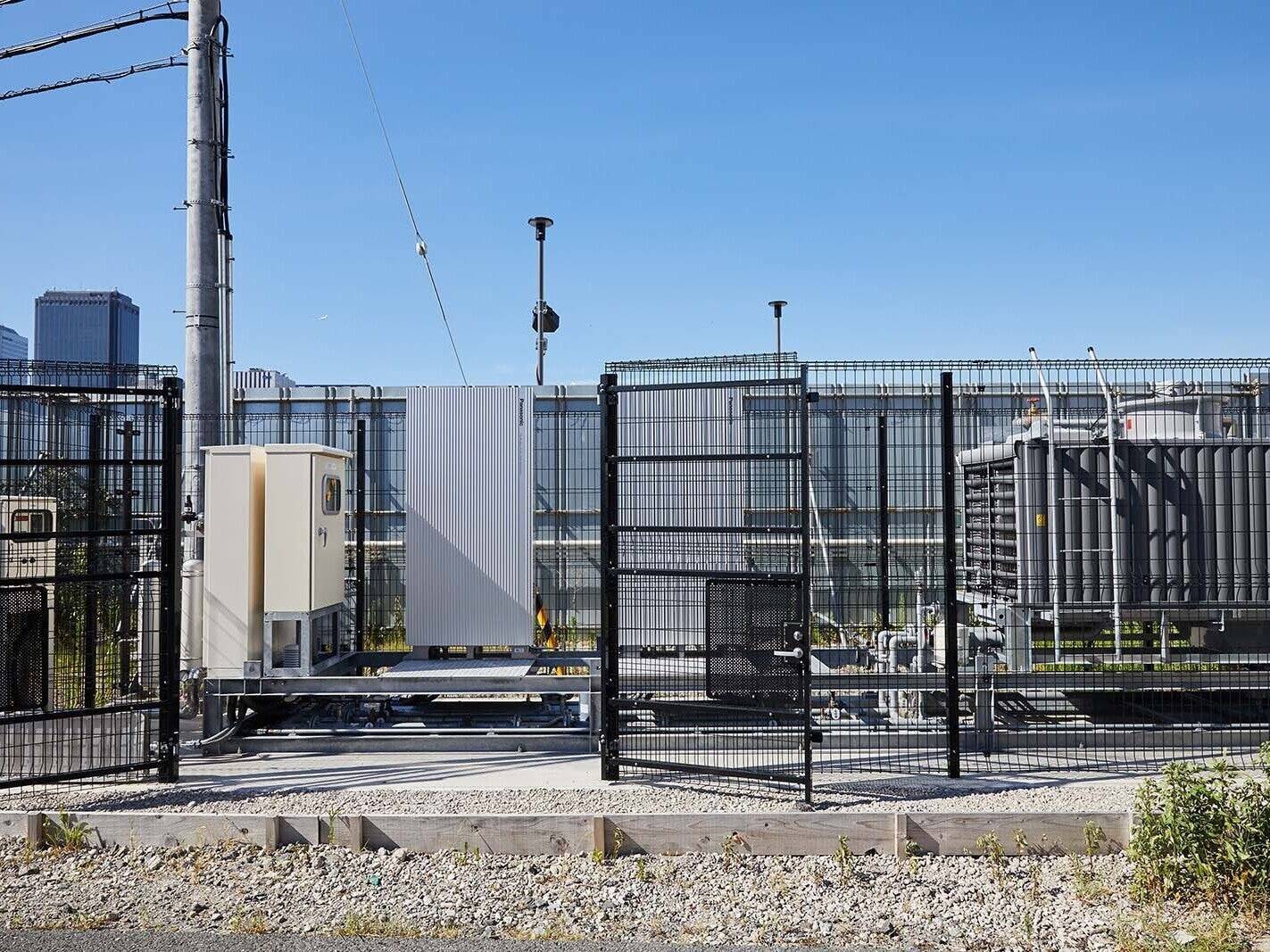 未来の鉄道インフラを支える挑戦～Osaka Metroに純水素型燃料電池と太陽光発電システムを納入