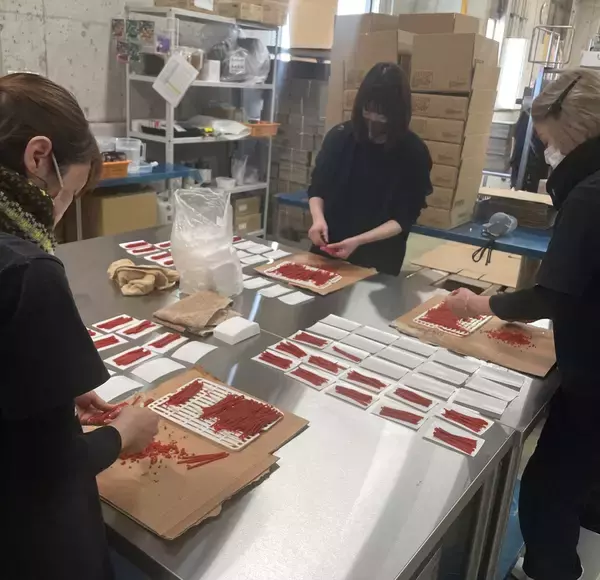 「オキアミを釣り餌へヒットさせたヒロキューが開発した「ポケベイト」。リニューアルで、販売数は常温加工釣りエサ部門、前年比200％！気軽に釣りを楽しめる新商品が生み出されるまでの軌跡。」の画像