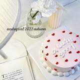 「伊勢丹新宿店で“カワイイ”に出会う「acutegrrrl 2022 Autumn」開催。カフェモチーフの空間に秋の装いを彩るアイテムが広がる。」の画像1