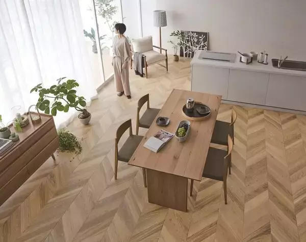 業界初※、独自の多彩塗装技術を用いた床材『Artio（アーティオ）』を8月21日に発売