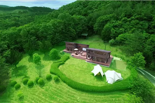 【リゾートグランピング.com新掲載】茨城県高萩市/東京ドーム28個分の広大な敷地に佇む、非日常のプライベートヴィラ【天空の庭　天馬夢~amamu~】