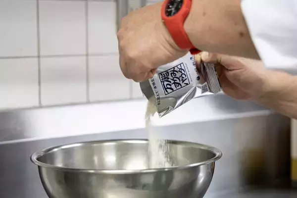 「革新的素材×料理人が切り拓く新しいイタリアン。アルベルゴバンブー筒井シェフが見いだした「万能すりみパウダー」の価値と可能性」の画像