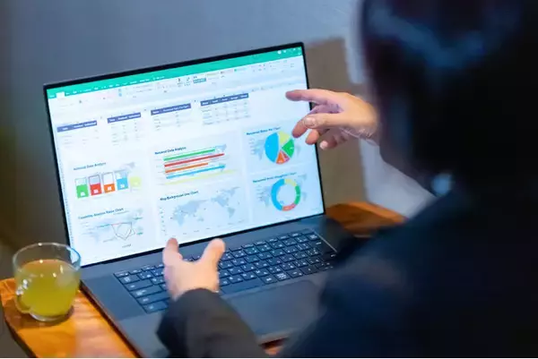 2025年 国内における「量子コンピュータ×ユースケース（事例）」に関する網羅的な調査（公開事例：67社×300枚付き）
