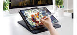 「レザーケースを付けたタブレットもしっかり置ける！7段階に角度調整が可能、折りたたみタイプのドローイング&タイピング タブレットスタンドを新発売」の画像1