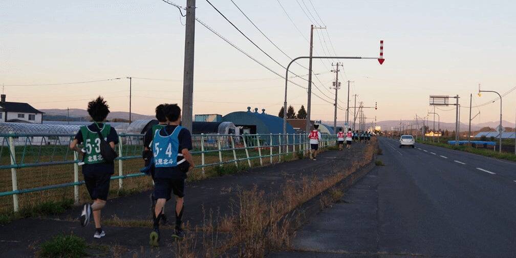 なぜIT企業が高校の「強行遠足」を17年も支え続けるのか。リコーITソリューションズ北見事業所が挑む、技術による地域貢献とエンジニアの自律的成長