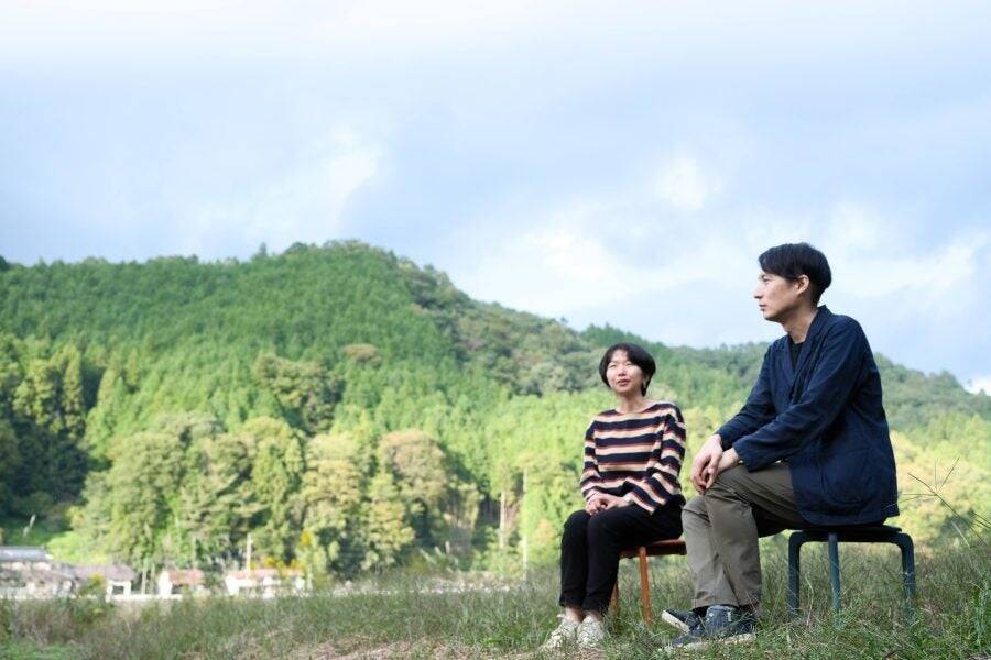 「山里の額縁工房が作るスツール」。手仕事の職人芸が紡ぐ物語