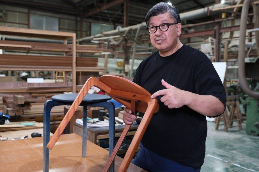 「山里の額縁工房が作るスツール」。手仕事の職人芸が紡ぐ物語