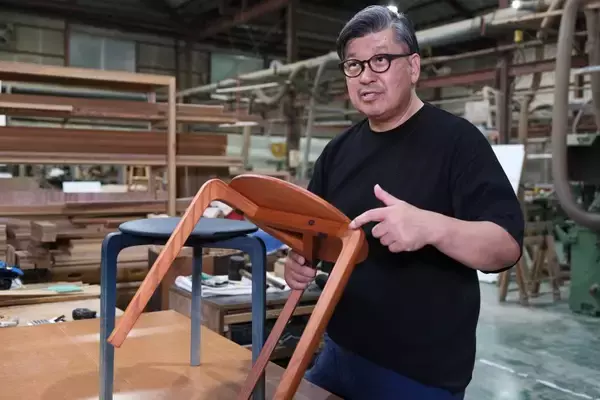 「「山里の額縁工房が作るスツール」。手仕事の職人芸が紡ぐ物語」の画像