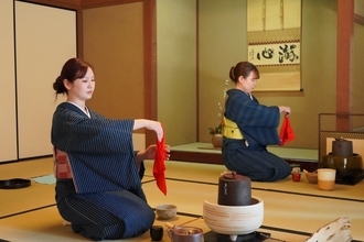 赤福が50年以上続ける茶道研修とは　人材育成の場に“茶のこころ”を取り入れてきた理由