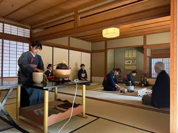 「赤福が50年以上続ける茶道研修とは　人材育成の場に“茶のこころ”を取り入れてきた理由」の画像