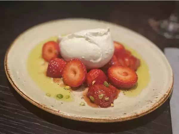 【オービカ モッツァレラバー】静岡県産イチゴ ”紅ほっぺ“と2種水牛モッツァレラチーズのカプレーゼセット　4月上旬までオンライン限定販売