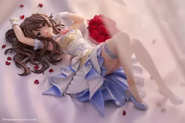 『アイドルマスター ミリオンライブ！』より、大人エレガントな香り漂う音楽教室のお姉さん、「桜守歌織」がフィギュアになって登場。