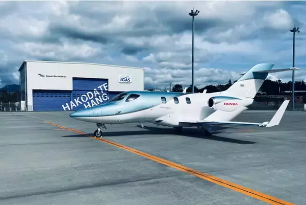 GLAY TERU氏が手掛ける『THREE COLORS EXHIBITION』にJapan Biz AviationがHondaJet運航で協賛